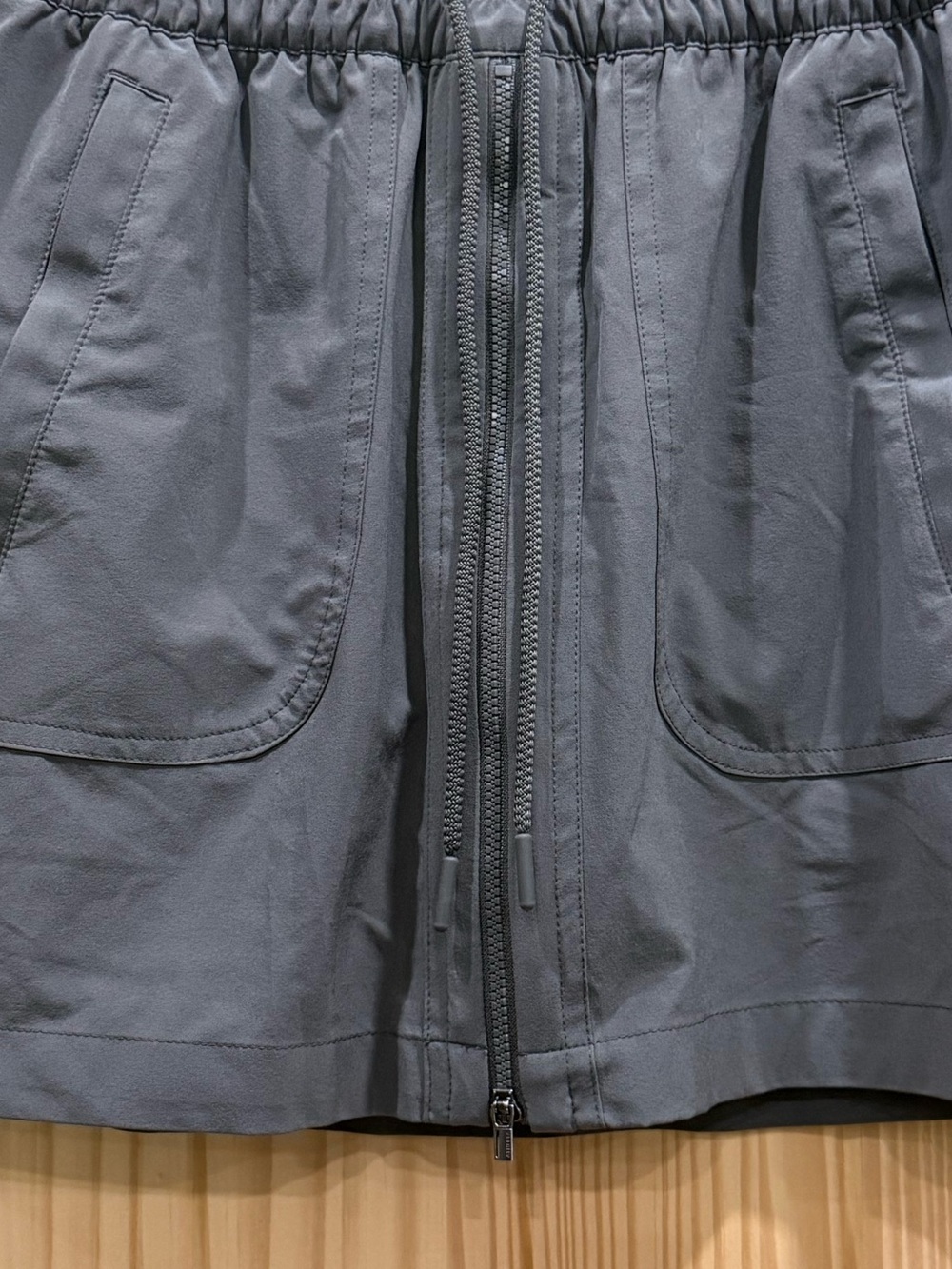 Athleta Casual Zippered Gray Mini Skort - Picture 2 of 6
